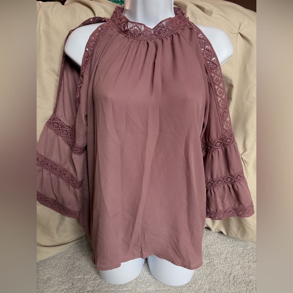 Elegant Mauve Cold Shoulder Top